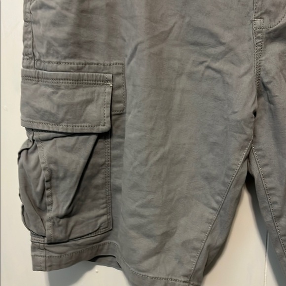 Wrangler Relaxed Fit Men's Gray Cargo Shorts - Picture 3 of 7